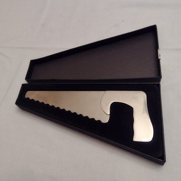 NWT Saw shaped slicer. Perfect for Groom's cake! Never used. Beautiful. - Picture 1 of 8